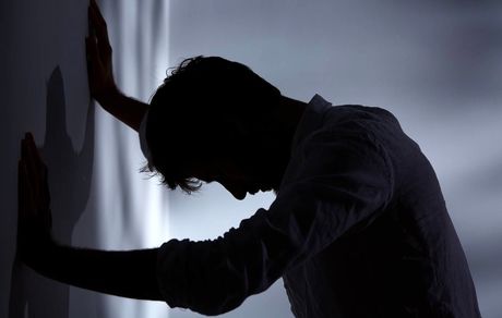 فکر نکنید زندگی تشکیل دادن بلد نیستیم / روی پای خود ایستادن جوکی بیش نیست