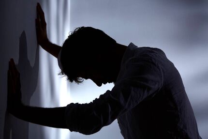 فکر نکنید زندگی تشکیل دادن بلد نیستیم / روی پای خود ایستادن جوکی بیش نیست