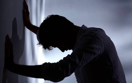 فکر نکنید زندگی تشکیل دادن بلد نیستیم / روی پای خود ایستادن جوکی بیش نیست