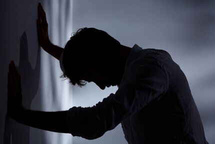فکر نکنید زندگی تشکیل دادن بلد نیستیم / روی پای خود ایستادن جوکی بیش نیست