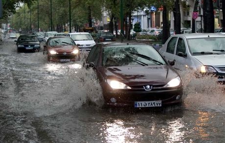 مسدود شدن تونل امیرکبیر در پی بارش شب گذشته/ بارش‌ ۲۰ میلی‌متری در ساعت
