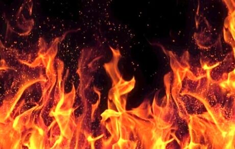 مردی با نزین همسر و پدرزنش را آتش زد