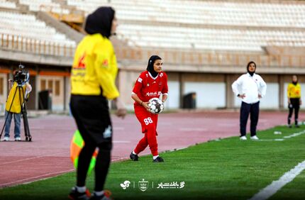 لیگ برتر فوتبال بانوان آغاز شد : پرسپولیس متوقف شد / بازی قهرمان فصل قبل لغو شد