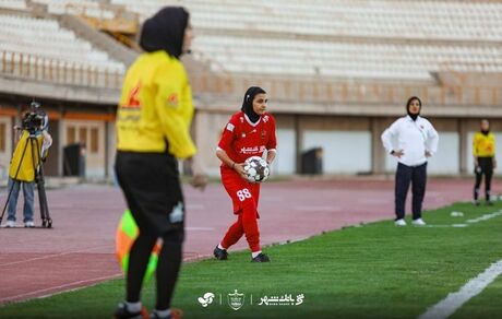 لیگ برتر فوتبال بانوان آغاز شد : پرسپولیس متوقف شد / بازی قهرمان فصل قبل لغو شد