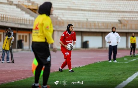 لیگ برتر فوتبال بانوان آغاز شد : پرسپولیس متوقف شد / بازی قهرمان فصل قبل لغو شد