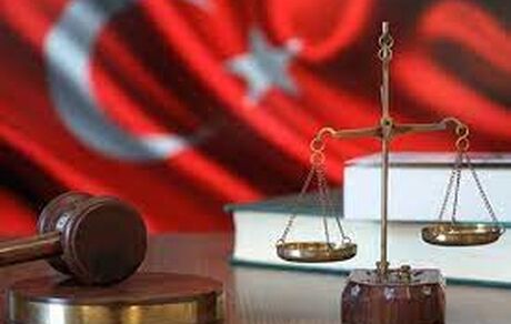 یک خواننده مشهور ترکیه بدلیل کنایه به مدارس مذهبی بازداشت شد