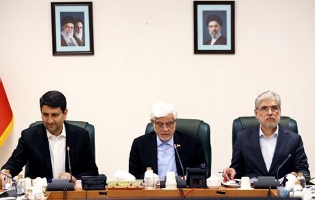 انتقاد عارف از رفتار با اینترنت