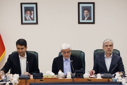 انتقاد عارف از رفتار با اینترنت