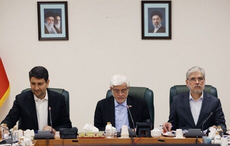 انتقاد عارف از رفتار با اینترنت