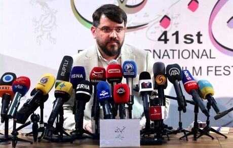 دبیر جشنواره فیلم فجر: حاشیه‌ها تاثیری در نتیجه نهایی برترین‌ها ندارد / امسال فرش قرمز نداریم