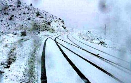 بارش سنگین برف، راه ارتباطی ۱۰۸ روستای ازنا را بست