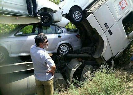 تریلی حامل خودروهای صفر کیلومتر واژگون شد