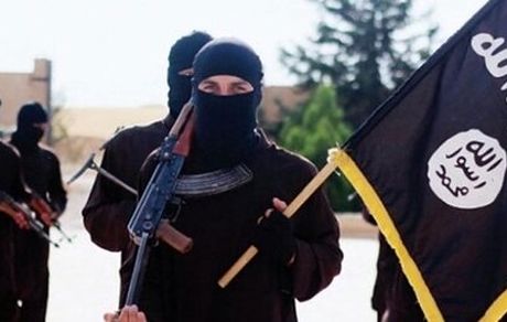 داعشی‌ها چاه‌های نفت سوریه را به آتش کشیدند