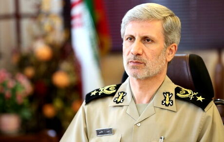 وزیر دفاع: انعقاد قرارداد‌هایی در حوزه صادرات تسلیحات با دیگر کشور‌ها