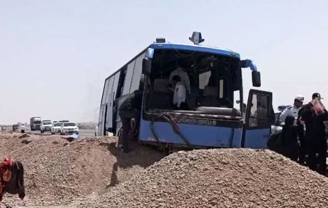 ۴۷ مصدوم در حادثه انحراف اتوبوس مسافربری زائران در حوالی گرمسار