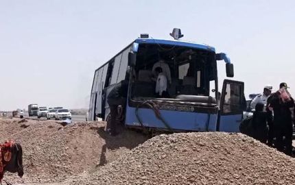 ۴۷ مصدوم در حادثه انحراف اتوبوس مسافربری زائران در حوالی گرمسار