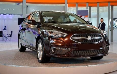 خودروی سایپا شاهین بصورت نمادین تحویل مشتریان شد