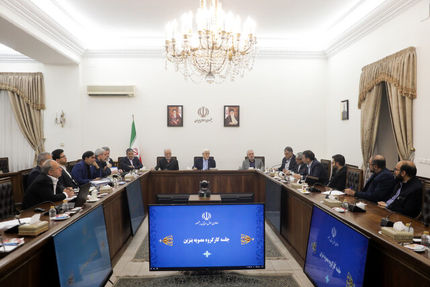 عارف: دولت آماده اصلاحات مصوبه بنزین به نفع مردم است