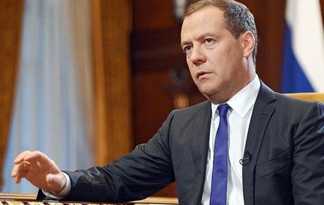 مدودف: اروپا هم از آمریکا خسته شده است