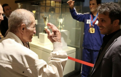  واکنش جالب اسطوره کشتی ایران به مجسمه‌اش