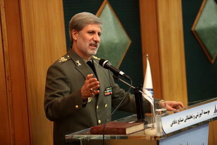 وزیر دفاع: امروز عرصه ی اقتصادی میدان واقعی مبارزه است
