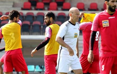 زمزمه جدایی چند بازیکن پرسپولیس در نیم‌فصل به بهانه نیمکت‌نشینی