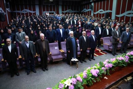 
روحانی به دانشگاه فرهنگیان رفت
