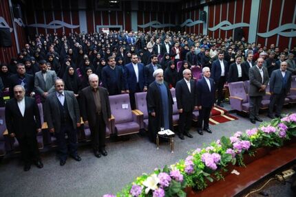 
روحانی به دانشگاه فرهنگیان رفت

