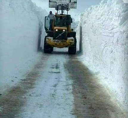 بارش ۶ متری برف در گردنه گله بادوش استان لرستان