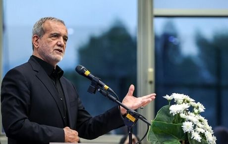 رئیس جمهور: وظیفه ما جلب رضایت مردم است / ما نگاه سیاسی به هیچ کسی نداریم