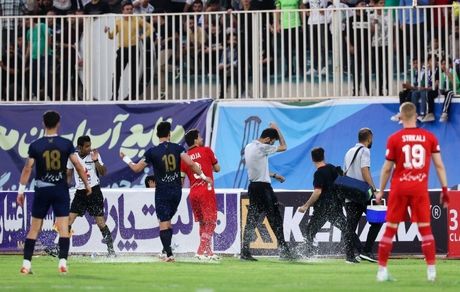 بدلیل اتفاقات بازی با تراکتور، هواداران چادرملو اردکان محروم شدند