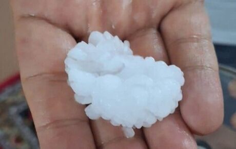 بارش تگرگ ۲۰۰ گرمی در خوی، وحشت آفرید