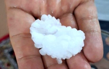 بارش تگرگ ۲۰۰ گرمی در خوی، وحشت آفرید