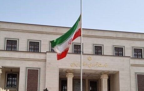 پرچم ایران در نمایندگی‌های خارج کشور نیمه افراشته شد