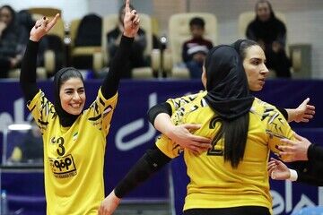 صعود تیم والیبال زنان سپاهان اصفهان به فینال کاوا