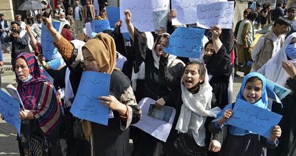 اخراج کارمندان زن در افغانستان ادامه دارد