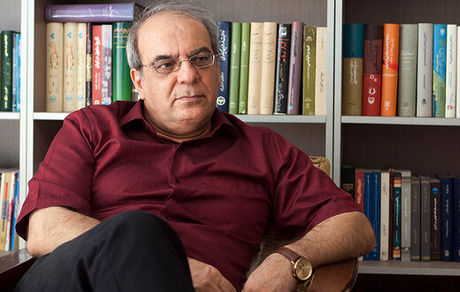 پیشنهاد عباس عبدی: سمت رئیس جمهور را حذف کنید تا مجبور نباشید ۴یا۸سال تحملش کنید