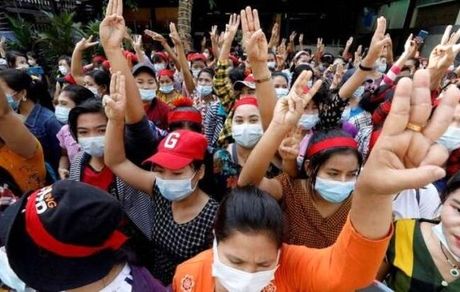 معترضان میانماری به دنبال "تکان دادن جهان با صدای اتحاد"