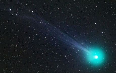 کشف جدید دانشمندان، راز درخشش سبز رنگ دنبالهدارها پیدا شد