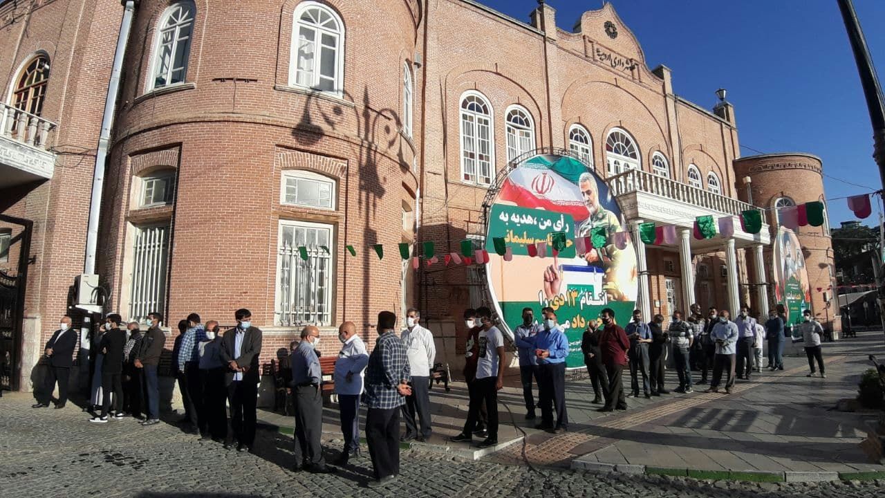 تصاویری از حضور پرشور در صف‌های رای‌گیری انتخابات ۱۴۰۰ / بخش اول