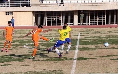 چادرملو اردکان صدرنشین لیگ دسته یک ماند