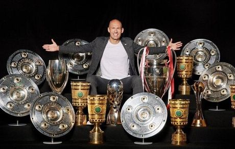 روبن برای دومین بار از دنیای فوتبال خداحافظی کرد