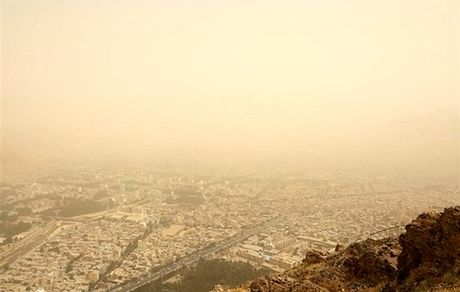 آلودگی هوا، ادارات و مدارس لرستان را تعطیل کرد