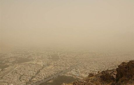 آلودگی هوا، ادارات و مدارس لرستان را تعطیل کرد