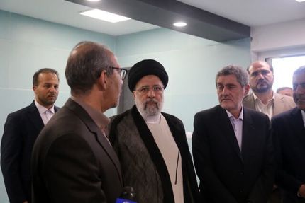 رئیس جمهور یک بیمارستان را در استان فارس افتتاح کرد