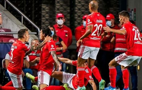 شکست سنگین بارسلونا / تاخت و تاز بایرن با درخشش لواندوفسکی / برد دقیقه نودی منچستر یونایتد