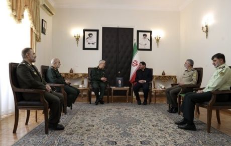 فرماندهان عالی نیروهای مسلح با مخبر دیدار کردند