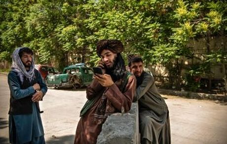 طالبان، فلش مموری‌ها در افغانستان را جمع کرد / دلیل: گوش دادن به موسیقی!