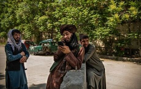 طالبان، فلش مموری‌ها در افغانستان را جمع کرد / دلیل: گوش دادن به موسیقی!