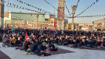 مراسم پیاده روی اربعین حسینی در تهران در حال برگزاریست
